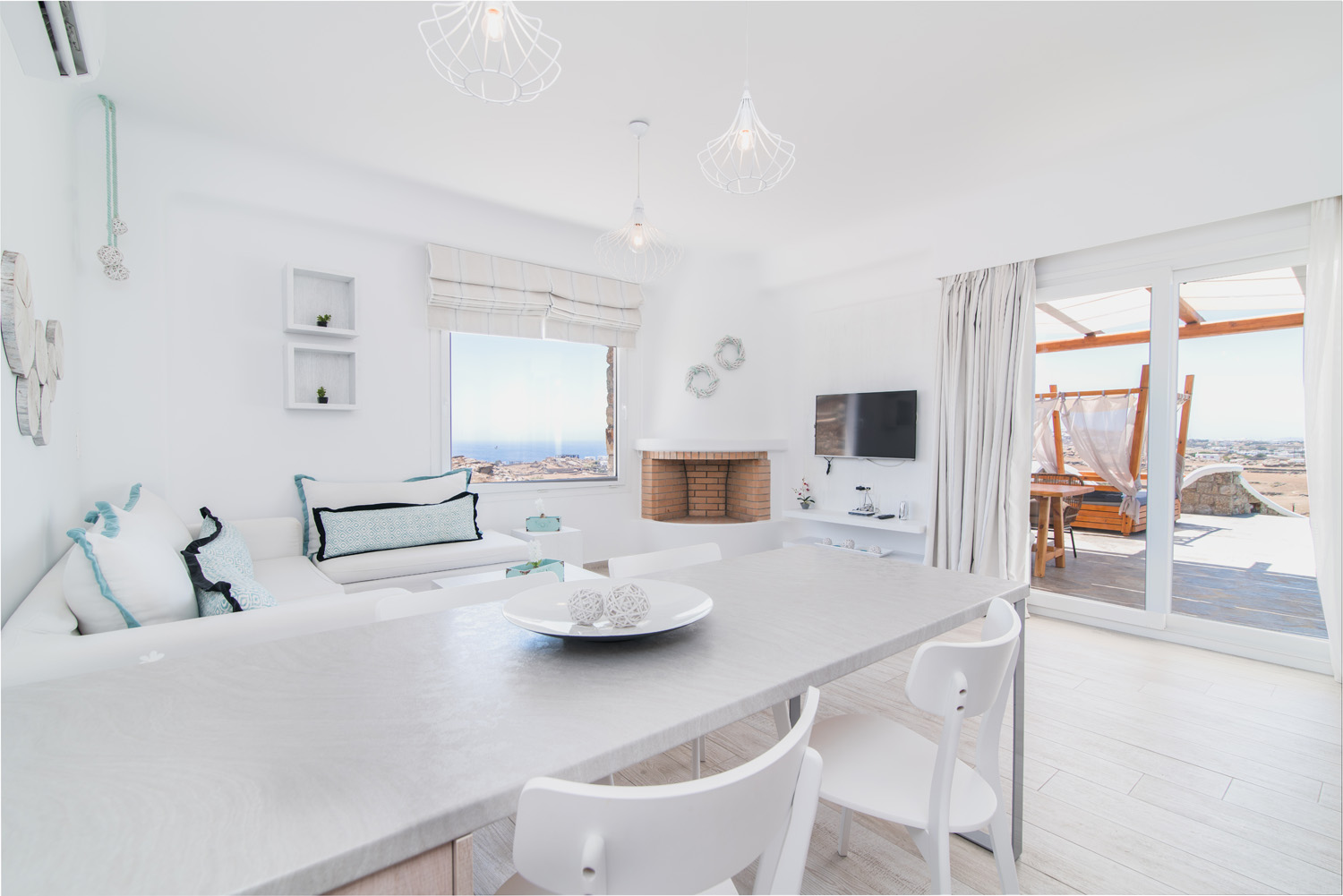 Σιδηροκατασκευές στην Τήνο, Κουφώματα στην Τήνο, Γυάλινες κατασκευές στην Τήνο